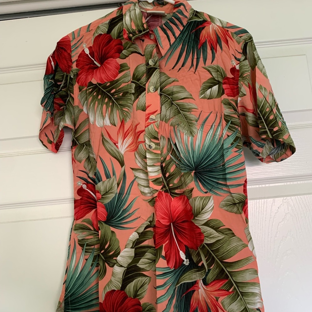 Women’s pullover Hawaiian Shirt. Size S.
